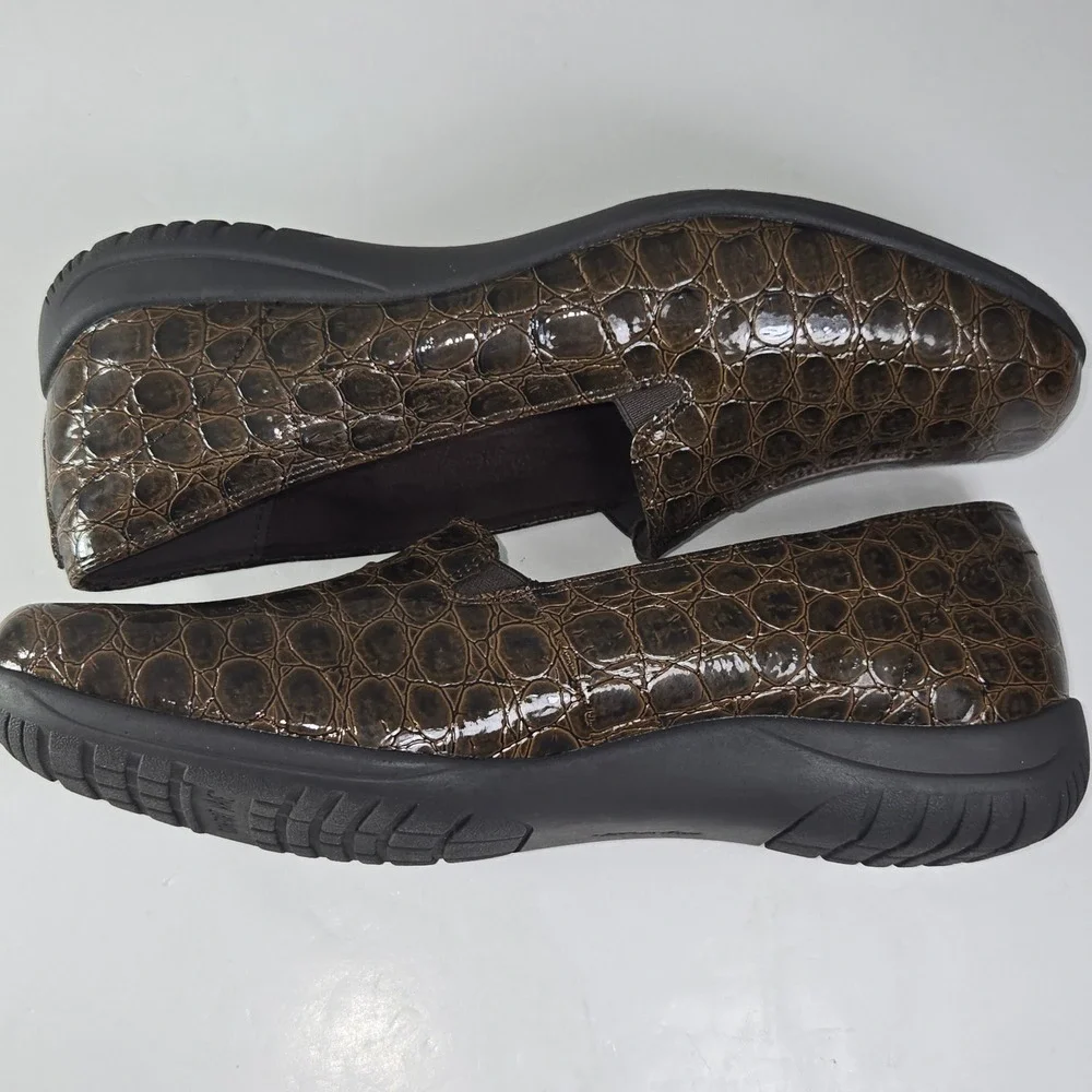 Easy Street Women Brown Croc Embossed Comfort‎ Slip On Loafer Shoes Size 11